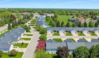 923 W WINDTREE Dr, Appleton, WI 54914