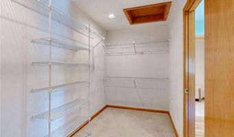 40 Phenix Ridge Dr, Cranston, RI 02921