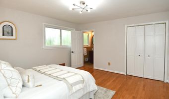 5701 RADNOR Ct, Bethesda, MD 20817