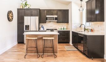 12252 Meadowlawn Dr, Oregon City, OR 97045