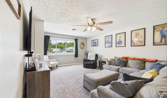 121 Woodland Dr, Hartford City, IN 47348