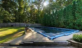 37 Carriage Rd, Cranston, RI 02920