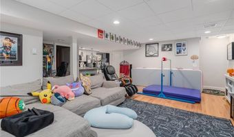 101 Austin Meadows Ln, North Kingstown, RI 02852