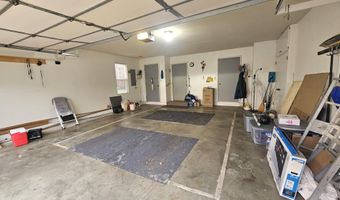 1204 Willow Dr, Aberdeen, SD 57401