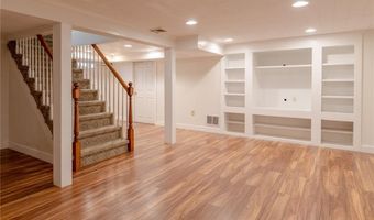 122 Sylvan Dr, East Greenwich, RI 02818
