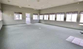 12805 S Shore Dr, Aberdeen, SD 57401