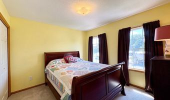 6701 Three Lakes Pkwy, Des Moines, IA 50320