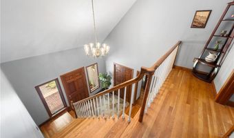 2 Spinney Ln, North Kingstown, RI 02852