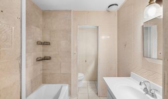 86 W Main St, Bergenfield, NJ 07621