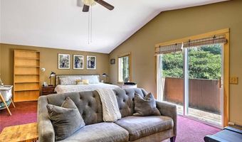 10 Narrow Ln, Charlestown, RI 02813