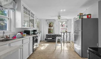 21 Slocum St, Newport, RI 02840