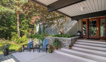 60 Alta Dl NE, Ada, MI 49301