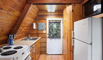 3 Lyons Ln, Cascade, ID 83611