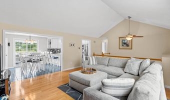 6 Gumpas Hill Rd, Pelham, NH 03076