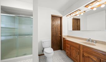 2110 E Eastman Ct, Arlington Heights, IL 60004