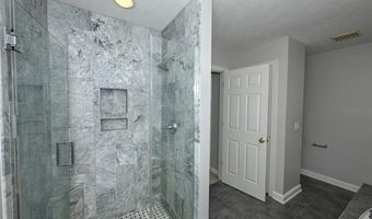 990 Whisperwood Ln, Aurora, OH 44202