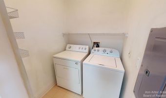 2767 S Knightsbridge Cir, Ann Arbor, MI 48105