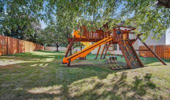 1235 Bentwood Ct, Altoona, IA 50009