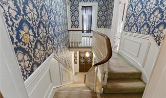 221 FRANKLIN St, Alburtis, PA 18011
