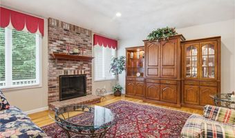 7 Foxwood Dr, Lincoln, RI 02865