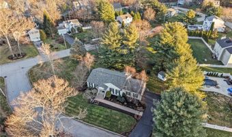 2 Mulberry Dr, Cranston, RI 02921