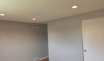 1719 W Lexington Dr, Arlington Heights, IL 60004