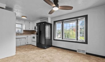 1200 S KERNAN Ave, Appleton, WI 54915