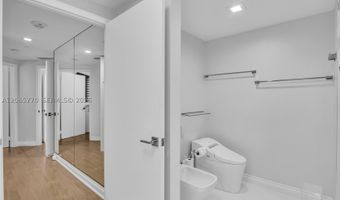 2000 Island Blvd 2006, Aventura, FL 33160