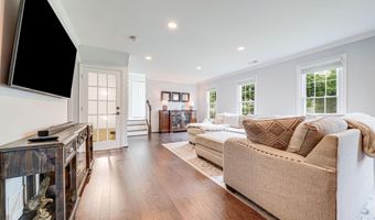 4005 KLOMAN St, Annandale, VA 22003