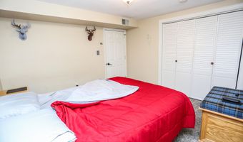 1977 Country Ln, Aberdeen, SD 57401