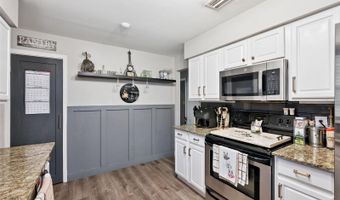 1335 YVONNE St, Apopka, FL 32712