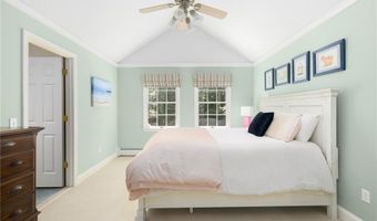 4 Brookfield Ct, East Greenwich, RI 02818
