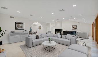 4446 Hayvenhurst Ave, Encino, CA 91436