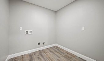 633 Streamside Ave, Hermon, ME 04401