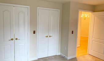901 N MONROE St 203, Arlington, VA 22201