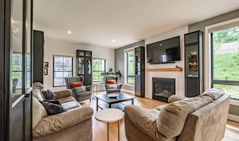 5 Goldfinch Dr, Falmouth, ME 04105
