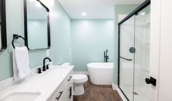 831 Brandon Cir, Aurora, OH 44202