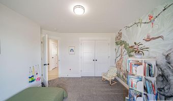 576 Hollow Dr, Ammon, ID 83401