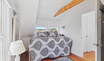 7 Carroll Ave 2, Newport, RI 02840