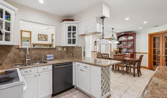 40 North Cir, Aberdeen, NJ 07747