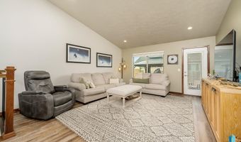 2726 E Sunburst Dr, Brandon, SD 57005