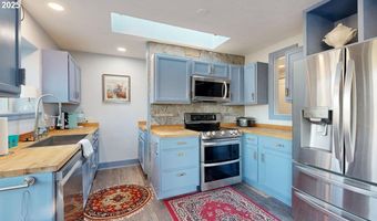 222 DEL NORTE Ln 8, Brookings, OR 97415