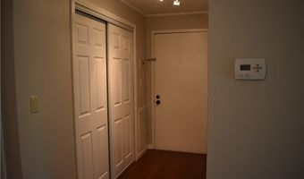10 Southcreek Ct B, Amherst, NY 14051
