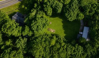 77 N High St, Clinton, CT 06413