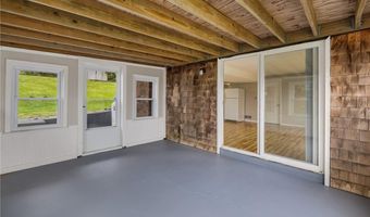 23 Algonquin Dr, Middletown, RI 02842