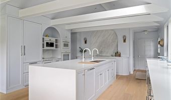 124 Harrison Ave, Newport, RI 02840