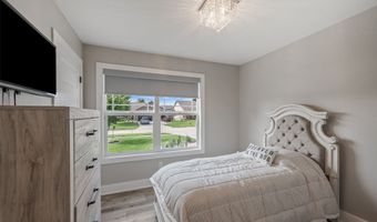 321 32nd St SW, Altoona, IA 50009