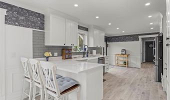 10 J H Dwyer Dr, Middletown, RI 02842