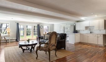29 Woodland Dr, Avon, CT 06001