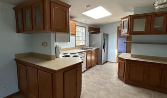 83 Long Shores Dr, Barrington, NH 03825